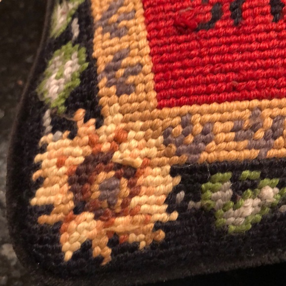 Needlepoint Decorative Pillow “The roosters crows but hen delivers the goods” - Picture 10 of 13